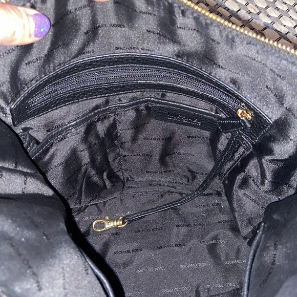 Michael Kors purse. - Picture 5 of 6